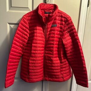 Beautiful Ladies Vineyard Vines Red light weight packable Puffer Jacket Large